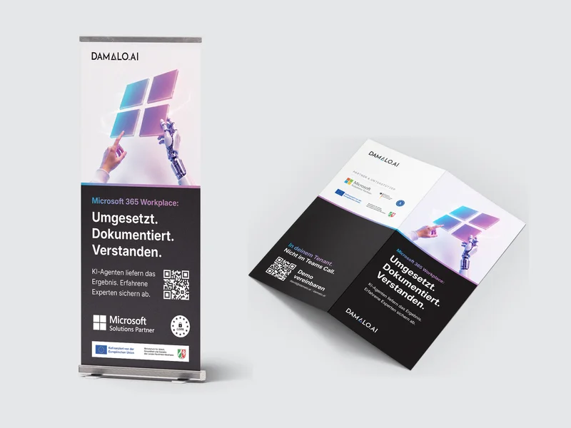 Rollup und aufgeschlagener Messeflyer für Damalo zum Microsoft 365 Workplace mit der Headline Umgesetzt. Dokumentiert. Verstanden.